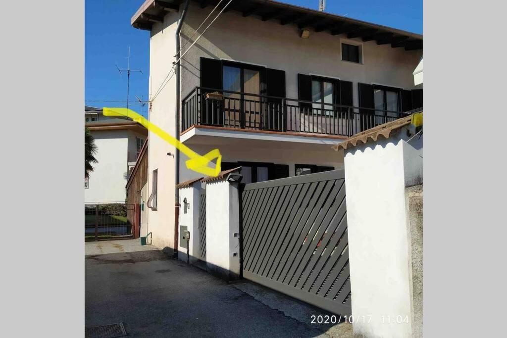 Holiday House By The Lake Arona Esterno foto