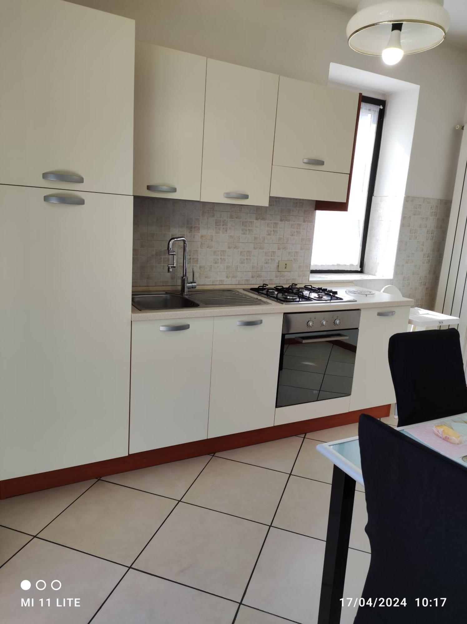 Holiday House By The Lake Arona Esterno foto